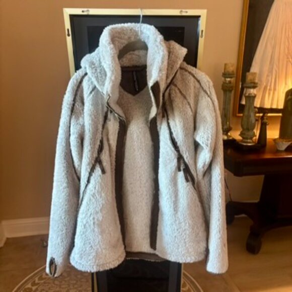 Kuhl Flight Jacket Size S )atmeal Plush Fleece Fold Away Hood Sherpa - Picture 4 of 6